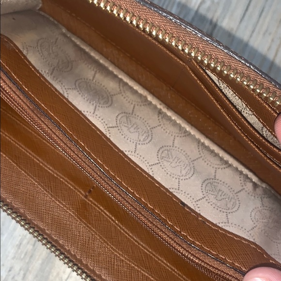 Michael Kors wallet - Picture 3 of 5